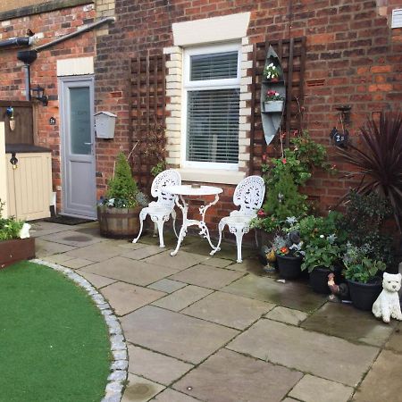 לית'ם סנט אנס Leafy Lytham Central Lovely Ground Floor 1 Bedroom Apartment With Private Garden In Lytham Dog Friendly מראה חיצוני תמונה