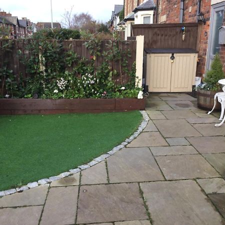לית'ם סנט אנס Leafy Lytham Central Lovely Ground Floor 1 Bedroom Apartment With Private Garden In Lytham Dog Friendly מראה חיצוני תמונה