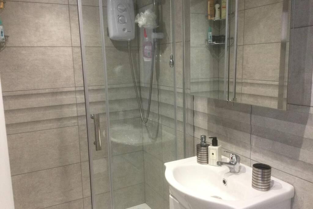 לית'ם סנט אנס Leafy Lytham Central Lovely Ground Floor 1 Bedroom Apartment With Private Garden In Lytham Dog Friendly מראה חיצוני תמונה