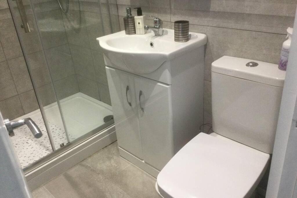 לית'ם סנט אנס Leafy Lytham Central Lovely Ground Floor 1 Bedroom Apartment With Private Garden In Lytham Dog Friendly מראה חיצוני תמונה