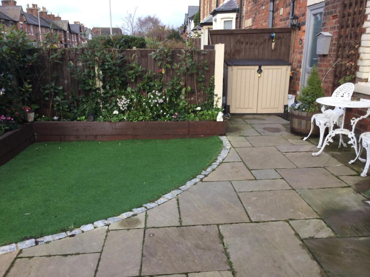 לית'ם סנט אנס Leafy Lytham Central Lovely Ground Floor 1 Bedroom Apartment With Private Garden In Lytham Dog Friendly מראה חיצוני תמונה