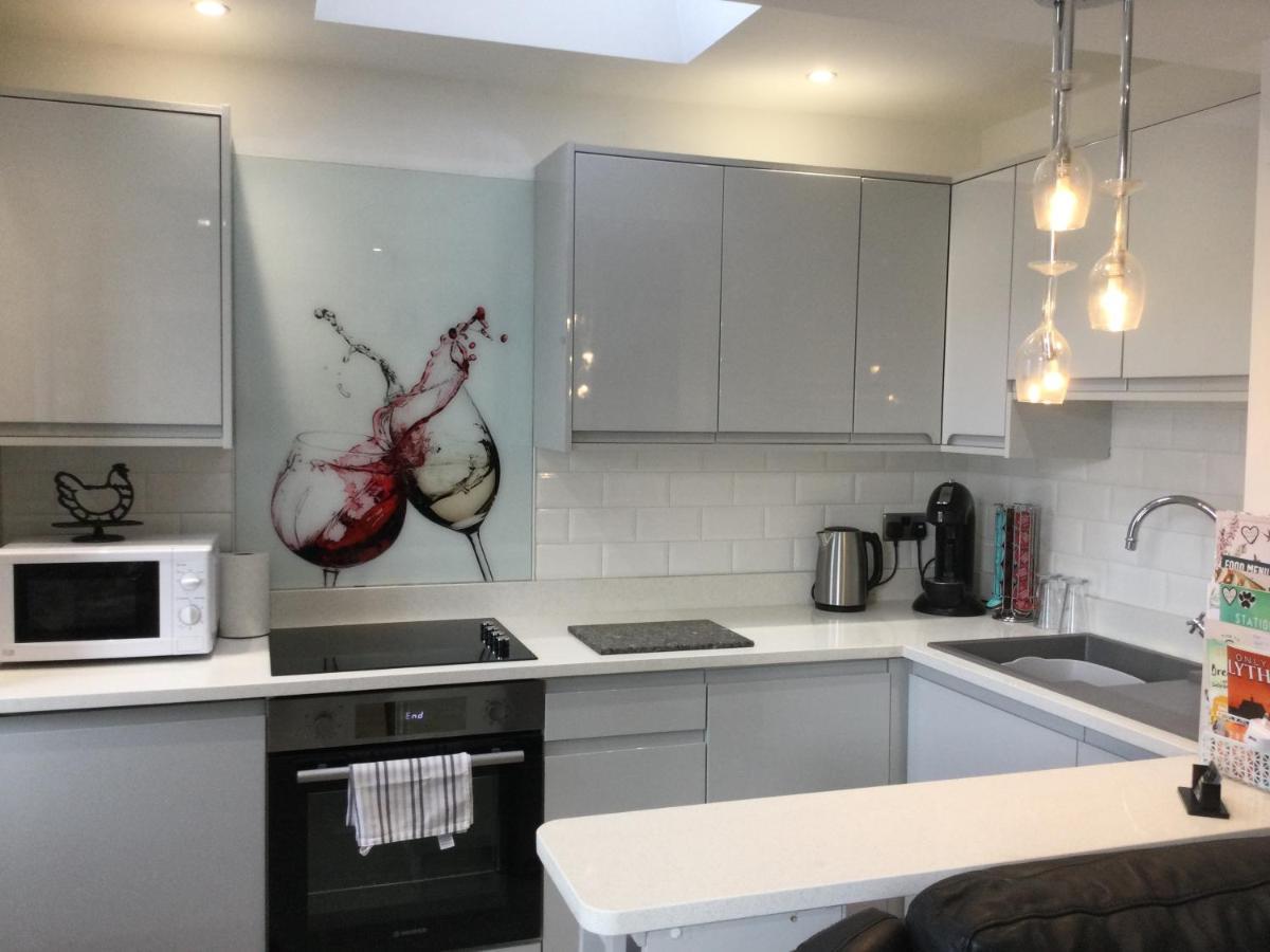 לית'ם סנט אנס Leafy Lytham Central Lovely Ground Floor 1 Bedroom Apartment With Private Garden In Lytham Dog Friendly מראה חיצוני תמונה