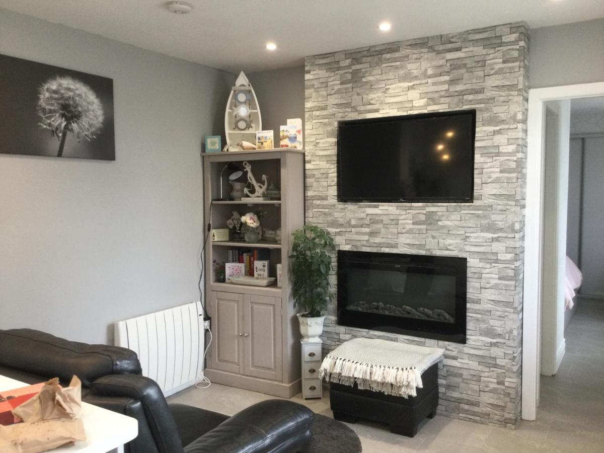 לית'ם סנט אנס Leafy Lytham Central Lovely Ground Floor 1 Bedroom Apartment With Private Garden In Lytham Dog Friendly מראה חיצוני תמונה