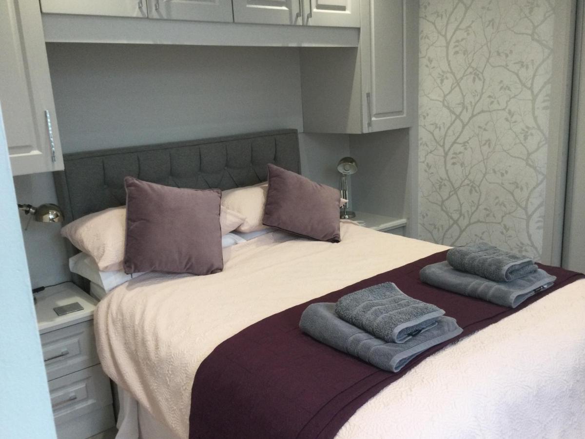 לית'ם סנט אנס Leafy Lytham Central Lovely Ground Floor 1 Bedroom Apartment With Private Garden In Lytham Dog Friendly מראה חיצוני תמונה