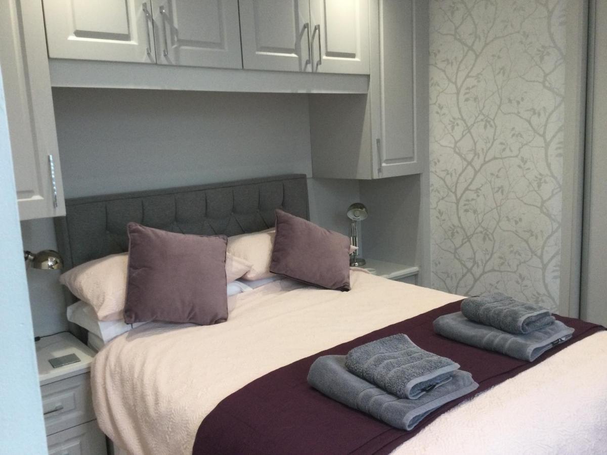 לית'ם סנט אנס Leafy Lytham Central Lovely Ground Floor 1 Bedroom Apartment With Private Garden In Lytham Dog Friendly מראה חיצוני תמונה